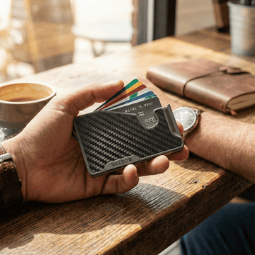 VALTOR – Carbon Card Holder